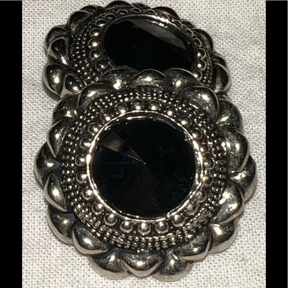 Vintage Unmarked SilverTone Clip on Earrings - Picture 4 of 10